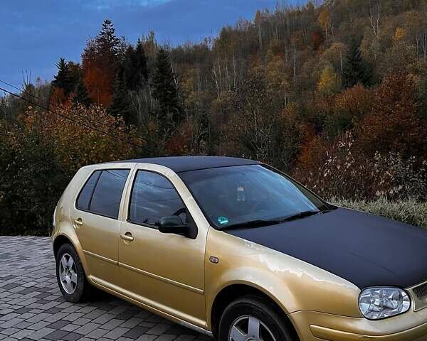 Желтый Фольксваген Гольф, объемом двигателя 1.6 л и пробегом 318 тыс. км за 2900 $, фото 1 на Automoto.ua