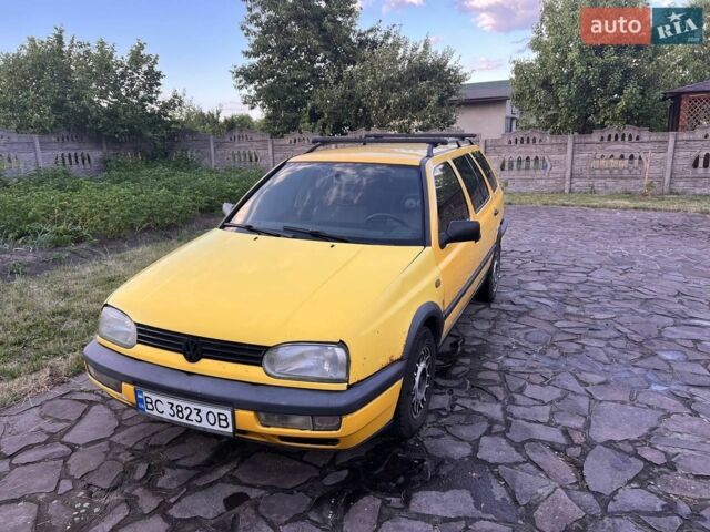 Жовтий Фольксваген Гольф, об'ємом двигуна 1.9 л та пробігом 450 тис. км за 750 $, фото 1 на Automoto.ua