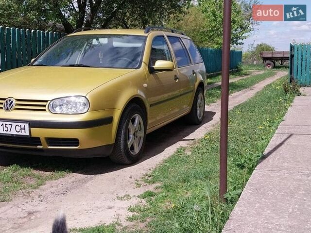 Желтый Фольксваген Гольф, объемом двигателя 1.9 л и пробегом 396 тыс. км за 3700 $, фото 1 на Automoto.ua