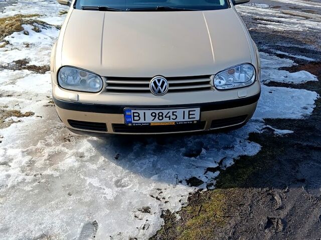 Желтый Фольксваген Гольф, объемом двигателя 1.6 л и пробегом 350 тыс. км за 3500 $, фото 1 на Automoto.ua