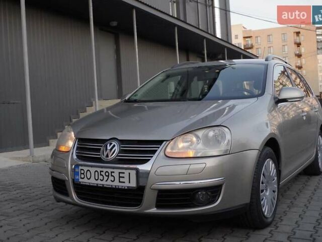 Желтый Фольксваген Гольф, объемом двигателя 1.6 л и пробегом 216 тыс. км за 6250 $, фото 1 на Automoto.ua