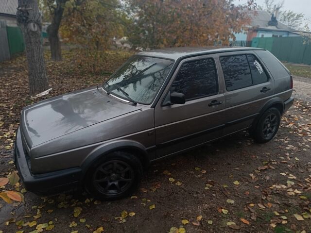 Серый Фольксваген Гольф, объемом двигателя 1.6 л и пробегом 1000 тыс. км за 1300 $, фото 1 на Automoto.ua