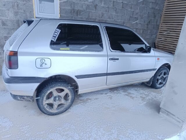 Серый Фольксваген Гольф, объемом двигателя 1.4 л и пробегом 300 тыс. км за 1300 $, фото 1 на Automoto.ua