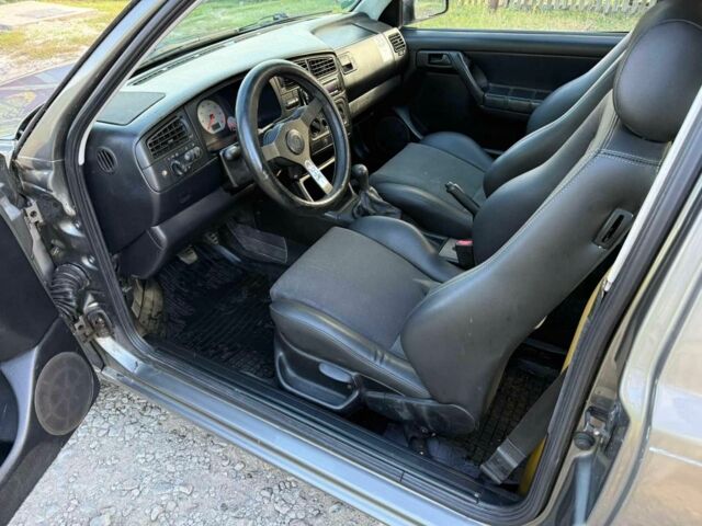 Серый Фольксваген Гольф, объемом двигателя 1.8 л и пробегом 200 тыс. км за 1300 $, фото 1 на Automoto.ua