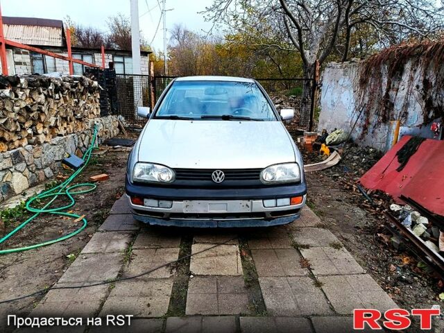 Сірий Фольксваген Гольф, об'ємом двигуна 1.8 л та пробігом 247 тис. км за 2000 $, фото 1 на Automoto.ua