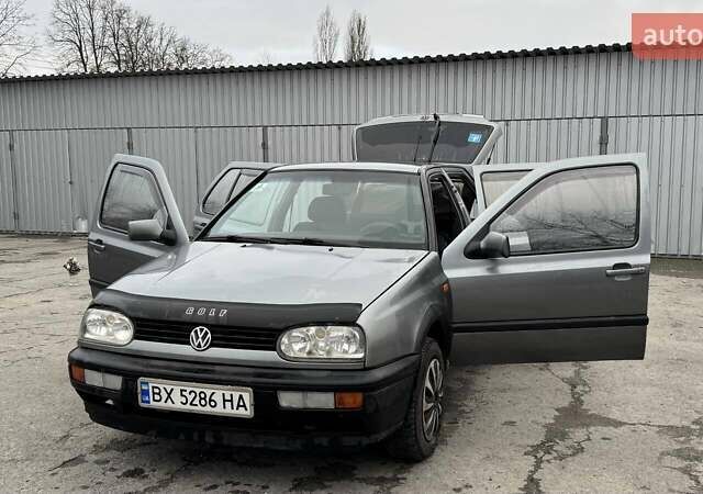 Серый Фольксваген Гольф, объемом двигателя 1.39 л и пробегом 183 тыс. км за 2000 $, фото 1 на Automoto.ua