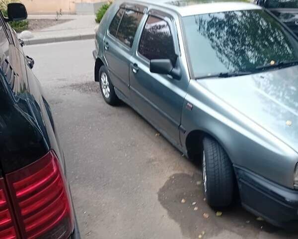 Серый Фольксваген Гольф, объемом двигателя 1.6 л и пробегом 160 тыс. км за 2500 $, фото 1 на Automoto.ua