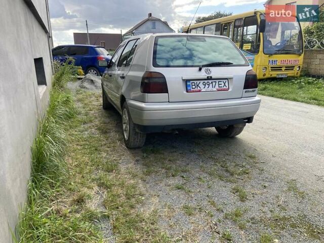 Серый Фольксваген Гольф, объемом двигателя 1.78 л и пробегом 325 тыс. км за 2500 $, фото 1 на Automoto.ua