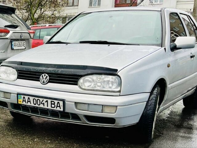 Серый Фольксваген Гольф, объемом двигателя 1.8 л и пробегом 170 тыс. км за 3800 $, фото 1 на Automoto.ua