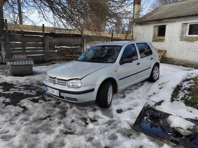 Серый Фольксваген Гольф, объемом двигателя 1.6 л и пробегом 260 тыс. км за 2000 $, фото 1 на Automoto.ua
