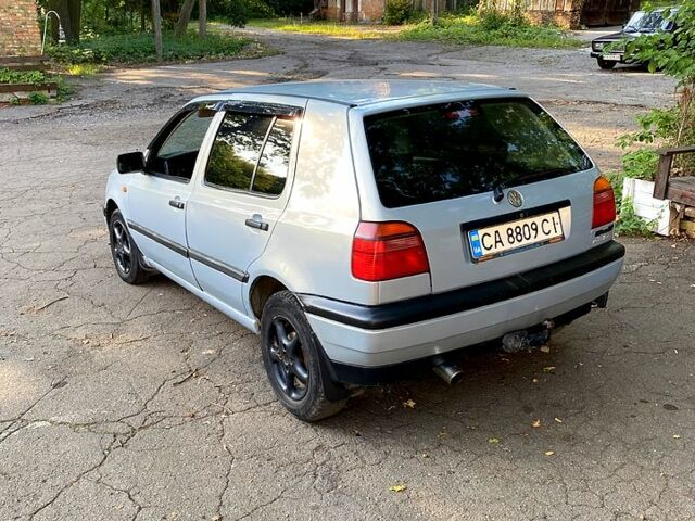 Серый Фольксваген Гольф, объемом двигателя 1.8 л и пробегом 260 тыс. км за 1500 $, фото 1 на Automoto.ua