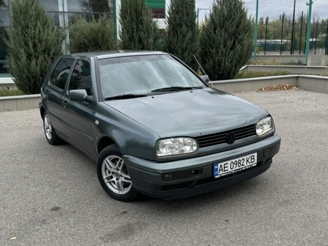 Серый Фольксваген Гольф, объемом двигателя 1.6 л и пробегом 66 тыс. км за 2100 $, фото 1 на Automoto.ua