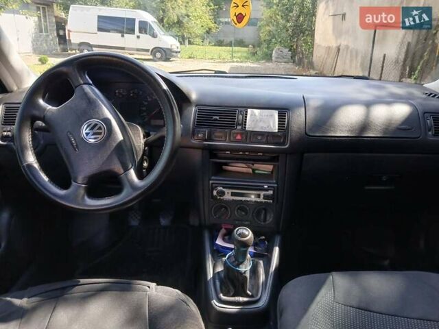 Серый Фольксваген Гольф, объемом двигателя 1.39 л и пробегом 235 тыс. км за 3600 $, фото 1 на Automoto.ua