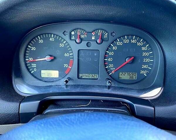 Серый Фольксваген Гольф, объемом двигателя 1.8 л и пробегом 228 тыс. км за 3999 $, фото 1 на Automoto.ua