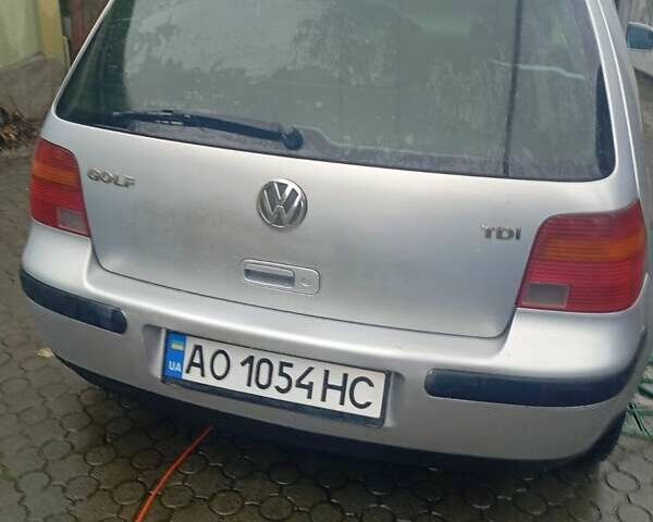 Серый Фольксваген Гольф, объемом двигателя 1.39 л и пробегом 240 тыс. км за 3200 $, фото 1 на Automoto.ua