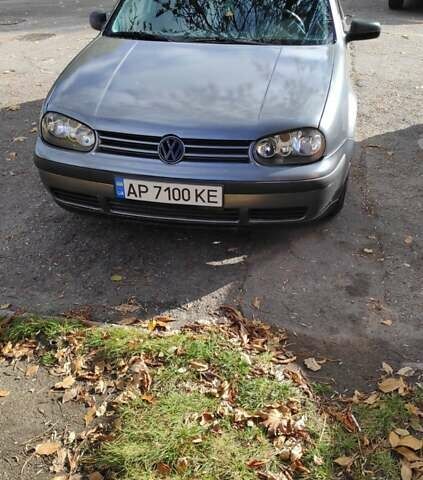 Серый Фольксваген Гольф, объемом двигателя 1.6 л и пробегом 242 тыс. км за 3000 $, фото 1 на Automoto.ua