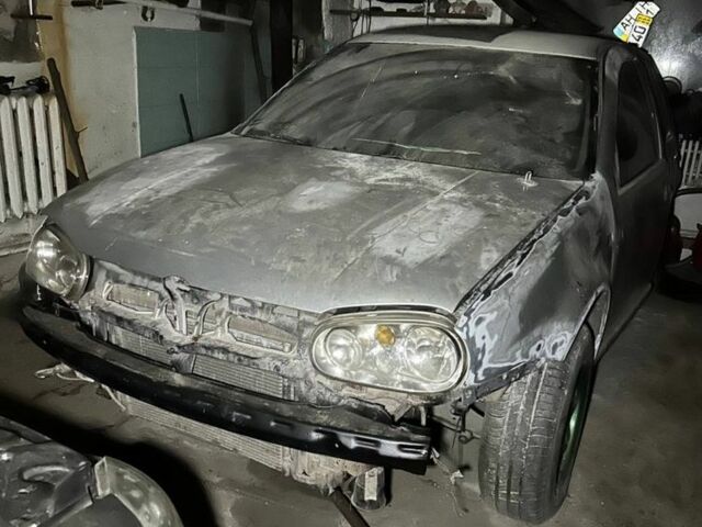 Серый Фольксваген Гольф, объемом двигателя 1.4 л и пробегом 300 тыс. км за 1700 $, фото 1 на Automoto.ua