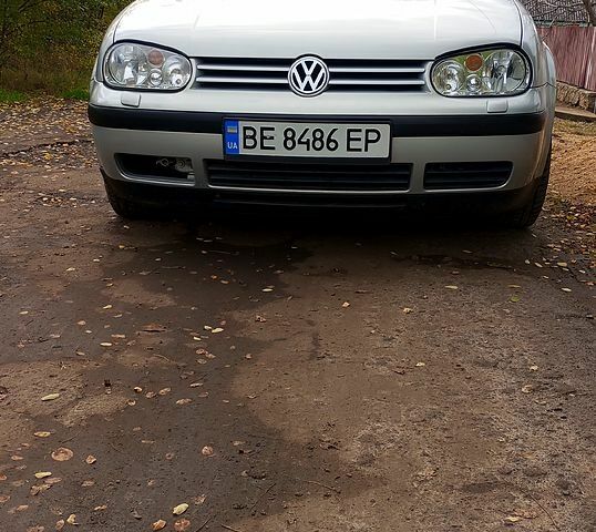 Серый Фольксваген Гольф, объемом двигателя 1.4 л и пробегом 204 тыс. км за 3500 $, фото 1 на Automoto.ua