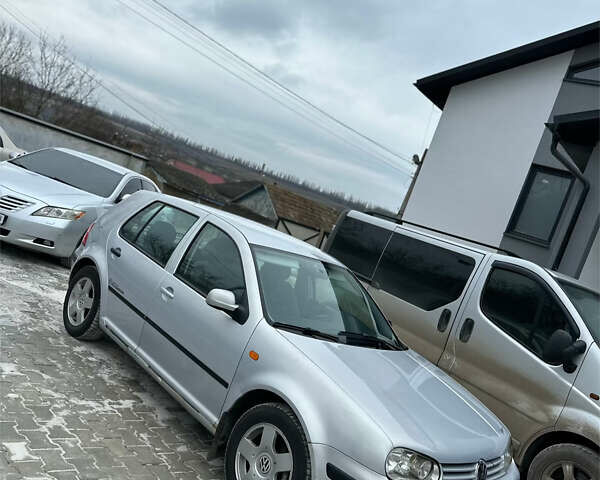 Серый Фольксваген Гольф, объемом двигателя 1.6 л и пробегом 300 тыс. км за 2999 $, фото 1 на Automoto.ua