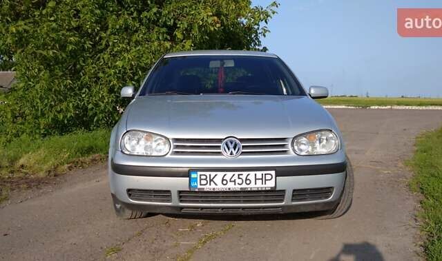 Серый Фольксваген Гольф, объемом двигателя 1.6 л и пробегом 260 тыс. км за 3700 $, фото 1 на Automoto.ua