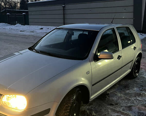 Серый Фольксваген Гольф, объемом двигателя 1.4 л и пробегом 242 тыс. км за 3900 $, фото 1 на Automoto.ua