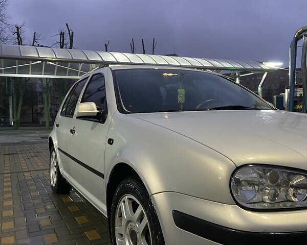 Серый Фольксваген Гольф, объемом двигателя 1.6 л и пробегом 238 тыс. км за 3700 $, фото 1 на Automoto.ua