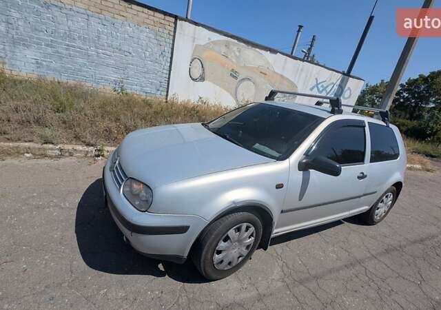 Серый Фольксваген Гольф, объемом двигателя 1.6 л и пробегом 310 тыс. км за 3500 $, фото 1 на Automoto.ua