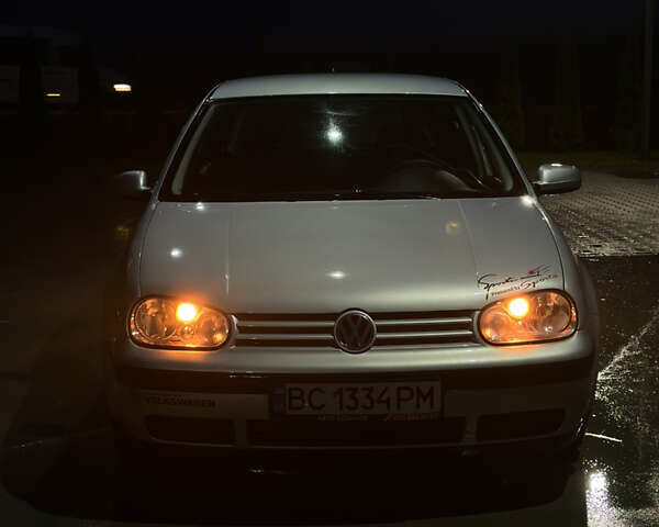 Серый Фольксваген Гольф, объемом двигателя 1.39 л и пробегом 218 тыс. км за 3500 $, фото 1 на Automoto.ua