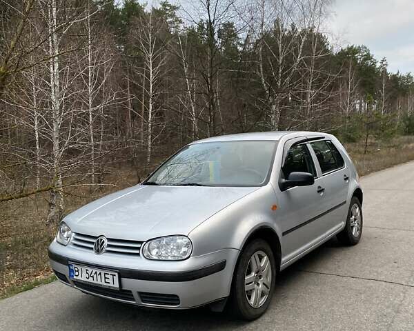 Серый Фольксваген Гольф, объемом двигателя 1.6 л и пробегом 156 тыс. км за 4500 $, фото 1 на Automoto.ua