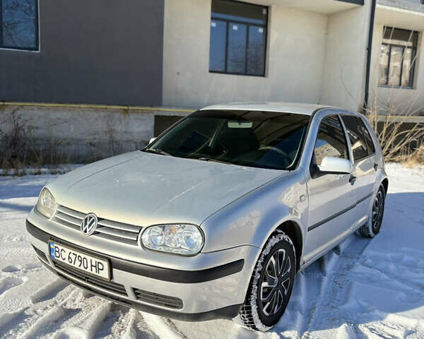 Серый Фольксваген Гольф, объемом двигателя 1.6 л и пробегом 280 тыс. км за 2999 $, фото 1 на Automoto.ua