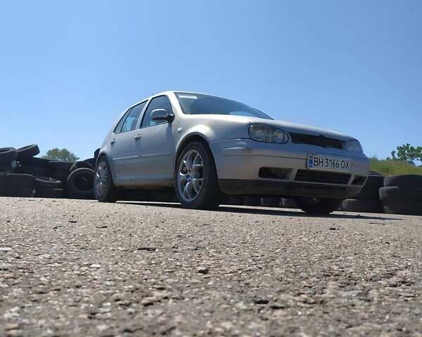 Сірий Фольксваген Гольф, об'ємом двигуна 2.3 л та пробігом 243 тис. км за 3900 $, фото 1 на Automoto.ua