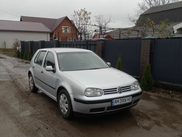 Серый Фольксваген Гольф, объемом двигателя 1.6 л и пробегом 290 тыс. км за 3000 $, фото 1 на Automoto.ua