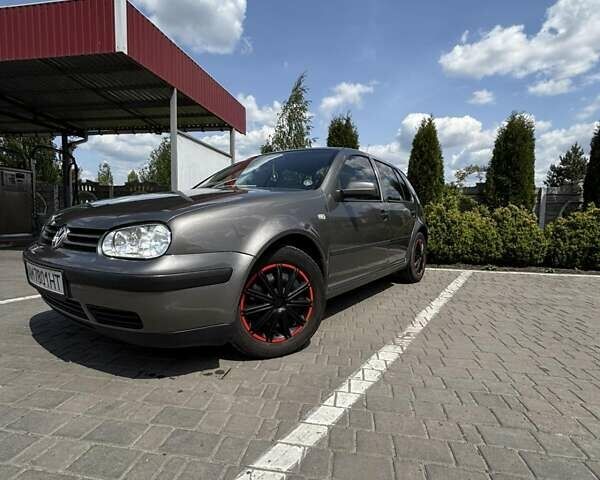 Серый Фольксваген Гольф, объемом двигателя 1.4 л и пробегом 270 тыс. км за 3900 $, фото 1 на Automoto.ua