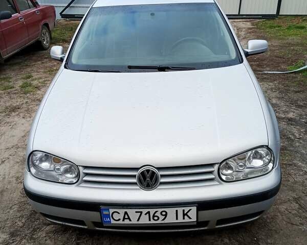 Сірий Фольксваген Гольф, об'ємом двигуна 1.6 л та пробігом 300 тис. км за 3700 $, фото 1 на Automoto.ua