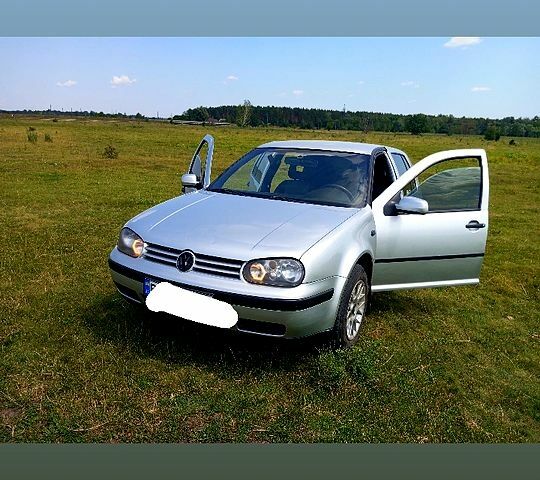 Сірий Фольксваген Гольф, об'ємом двигуна 1.6 л та пробігом 300 тис. км за 3900 $, фото 1 на Automoto.ua