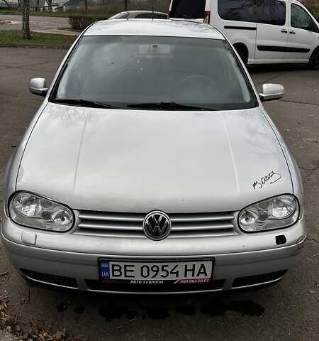 Серый Фольксваген Гольф, объемом двигателя 1.6 л и пробегом 213 тыс. км за 3600 $, фото 1 на Automoto.ua