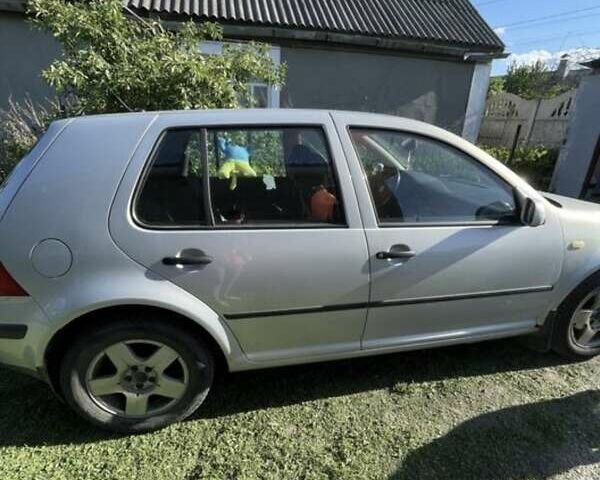 Серый Фольксваген Гольф, объемом двигателя 1.4 л и пробегом 300 тыс. км за 3500 $, фото 1 на Automoto.ua