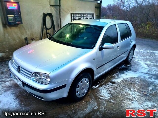 Серый Фольксваген Гольф, объемом двигателя 1.6 л и пробегом 300 тыс. км за 3600 $, фото 1 на Automoto.ua