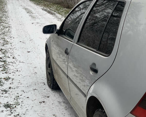 Серый Фольксваген Гольф, объемом двигателя 1.39 л и пробегом 240 тыс. км за 4500 $, фото 1 на Automoto.ua