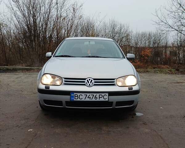 Серый Фольксваген Гольф, объемом двигателя 1.6 л и пробегом 238 тыс. км за 3850 $, фото 1 на Automoto.ua