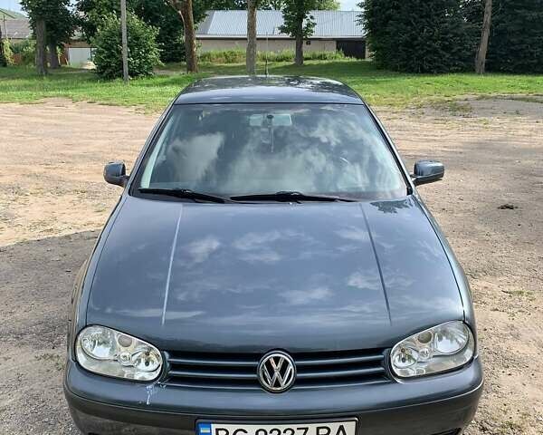 Серый Фольксваген Гольф, объемом двигателя 1.6 л и пробегом 272 тыс. км за 3000 $, фото 1 на Automoto.ua