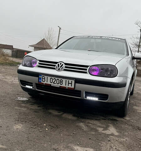 Серый Фольксваген Гольф, объемом двигателя 1.6 л и пробегом 318 тыс. км за 4900 $, фото 1 на Automoto.ua