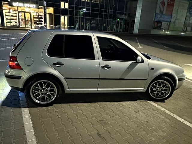 Серый Фольксваген Гольф, объемом двигателя 1.6 л и пробегом 307 тыс. км за 4800 $, фото 1 на Automoto.ua