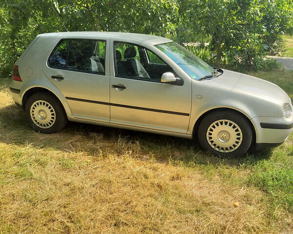 Сірий Фольксваген Гольф, об'ємом двигуна 1.6 л та пробігом 228 тис. км за 4200 $, фото 1 на Automoto.ua