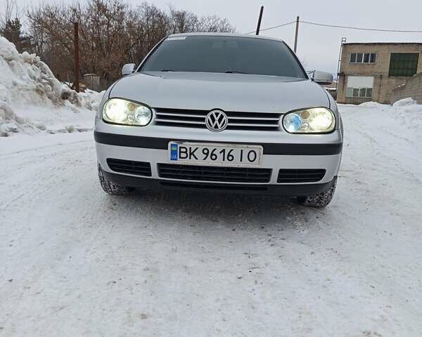 Сірий Фольксваген Гольф, об'ємом двигуна 1.4 л та пробігом 243 тис. км за 3500 $, фото 1 на Automoto.ua