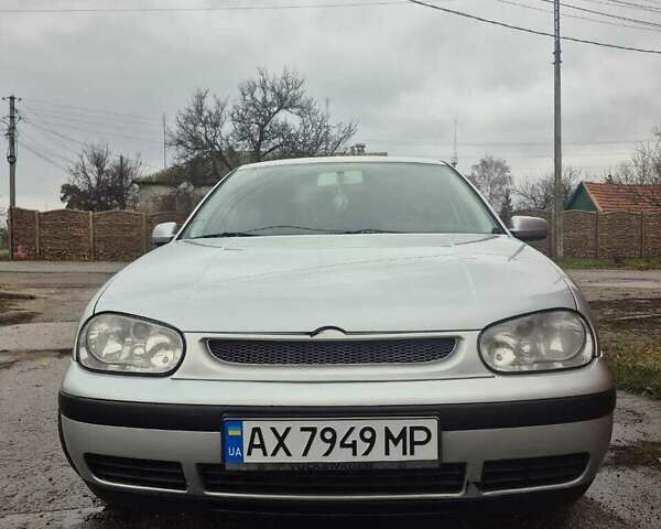 Серый Фольксваген Гольф, объемом двигателя 1.6 л и пробегом 333 тыс. км за 4700 $, фото 1 на Automoto.ua