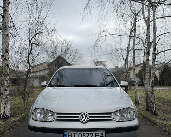 Сірий Фольксваген Гольф, об'ємом двигуна 1.6 л та пробігом 236 тис. км за 3600 $, фото 1 на Automoto.ua