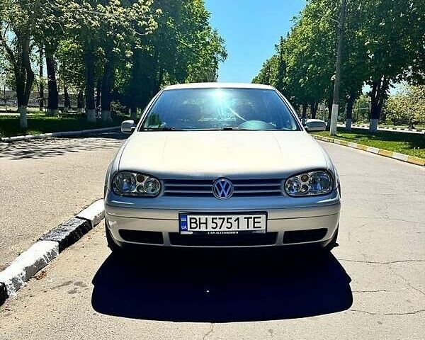 Серый Фольксваген Гольф, объемом двигателя 1.8 л и пробегом 269 тыс. км за 3600 $, фото 1 на Automoto.ua