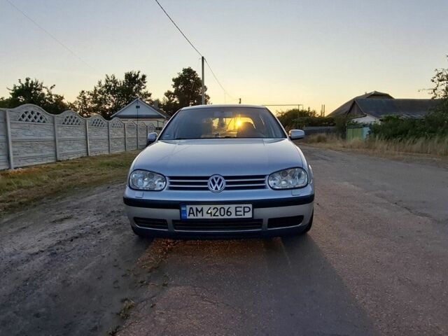 Серый Фольксваген Гольф, объемом двигателя 1.6 л и пробегом 190 тыс. км за 3900 $, фото 1 на Automoto.ua