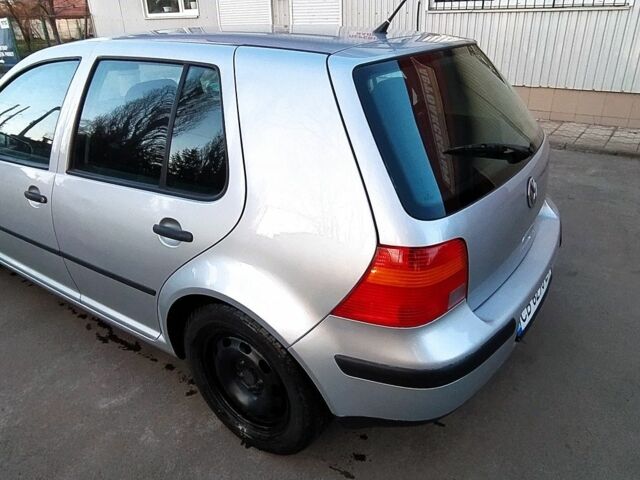 Серый Фольксваген Гольф, объемом двигателя 1.6 л и пробегом 180 тыс. км за 3700 $, фото 1 на Automoto.ua